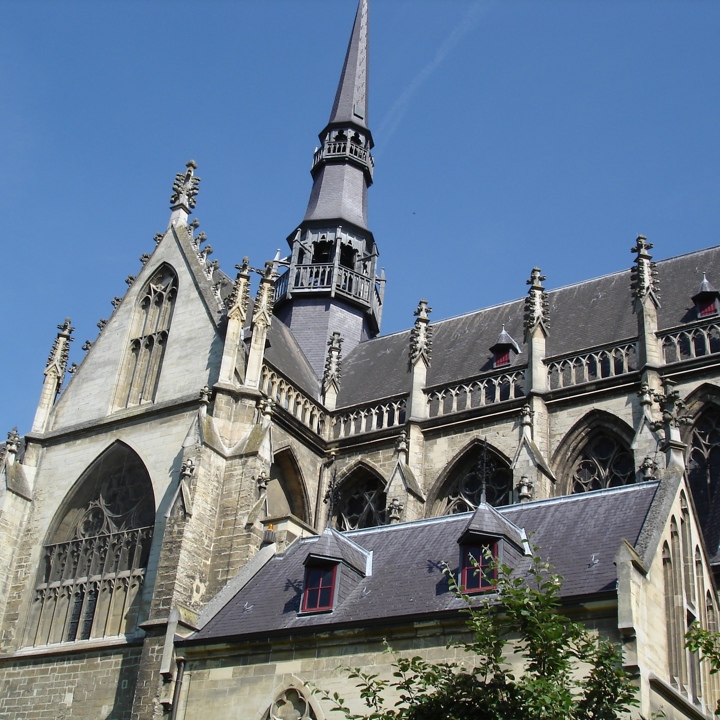 Voorzijde van Basiliek in Meerssen