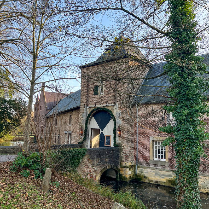 Ingang van Kasteel Terworm in Heerlen.
